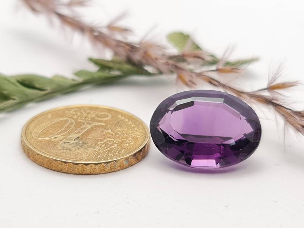 Echter ovaler Amethyst facettiert violett lila 16,4x12,9 mm 10,11ct (Nr.739)