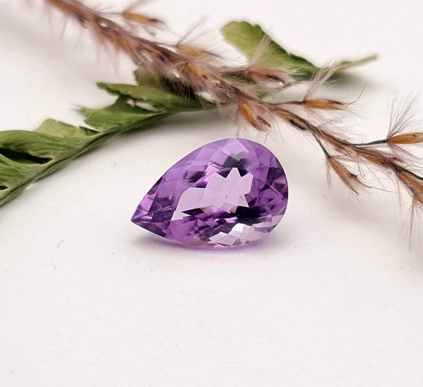 Echter facettierter Amethyst Tropfen violett lila Träne 15x10,1mm 5,26ct (Nr.742)