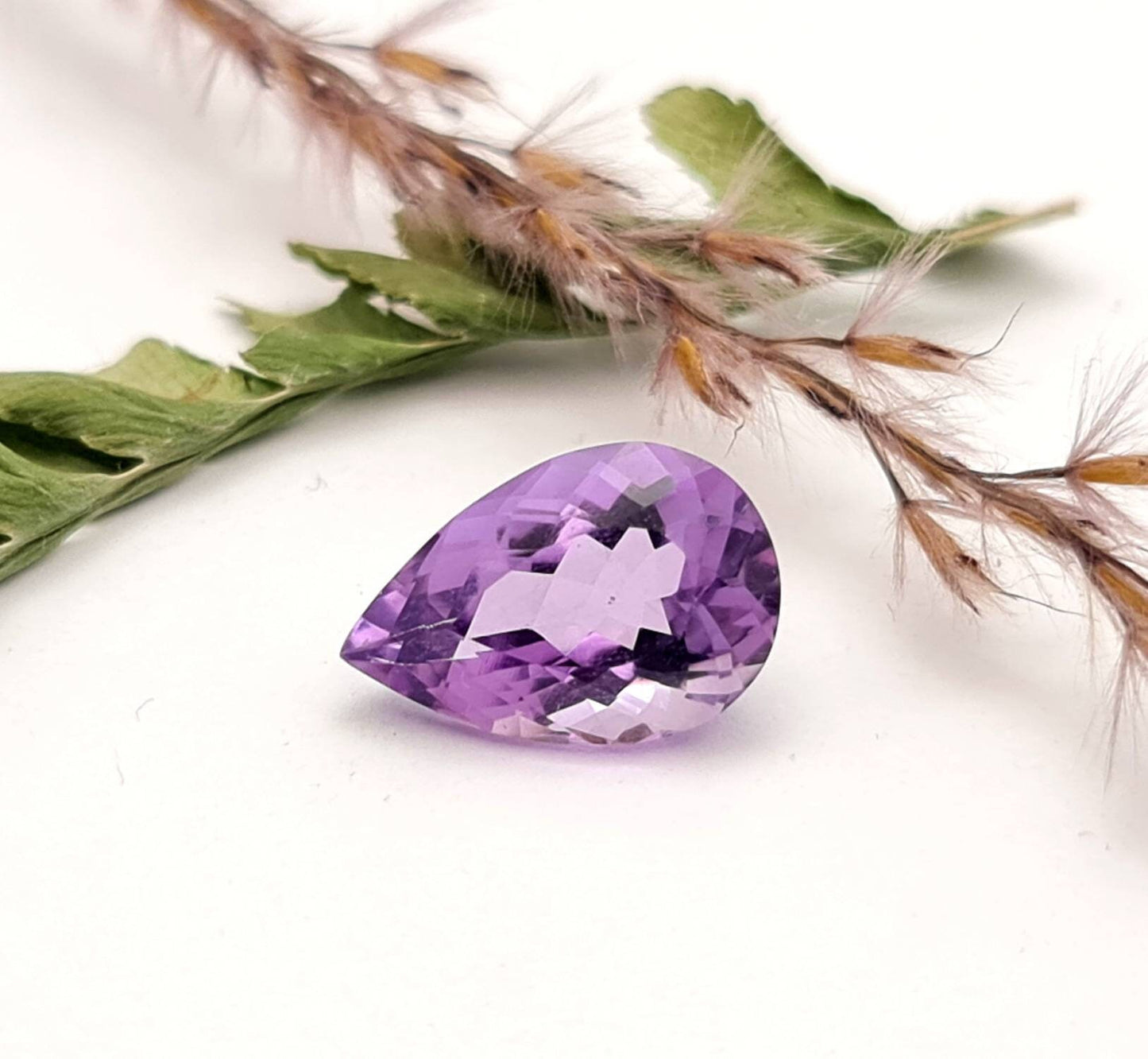 Echter facettierter Amethyst Tropfen violett lila Träne 15x10,1mm 5,26ct (Nr.742)