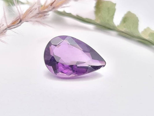 Echter facettierter Amethyst Tropfen violett lila 13,3x9,6mm 3,73ct (Nr.758)