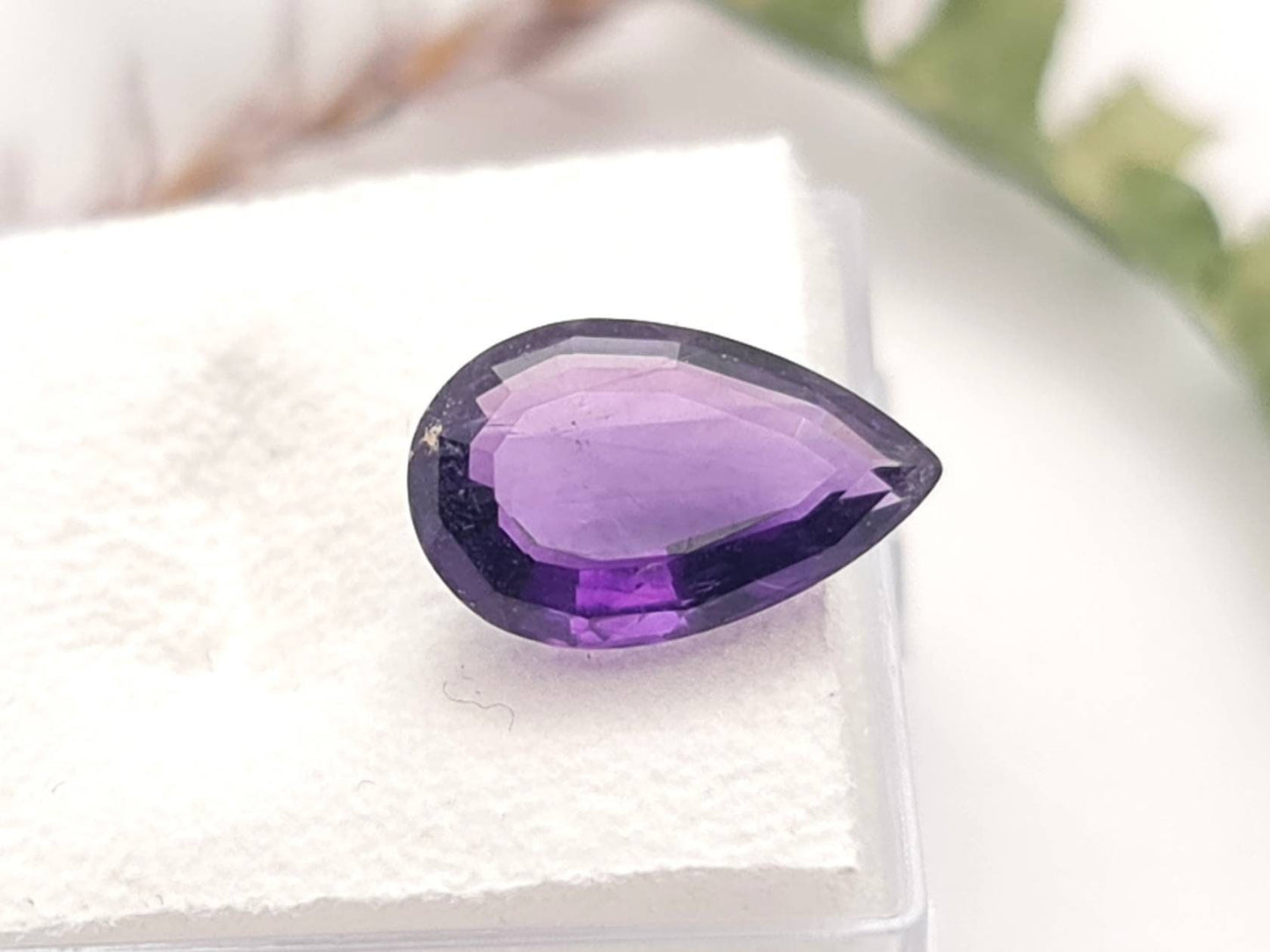 Echter facettierter Amethyst Tropfen, violett lila 13x8mm 3,42ct (Nr.812)