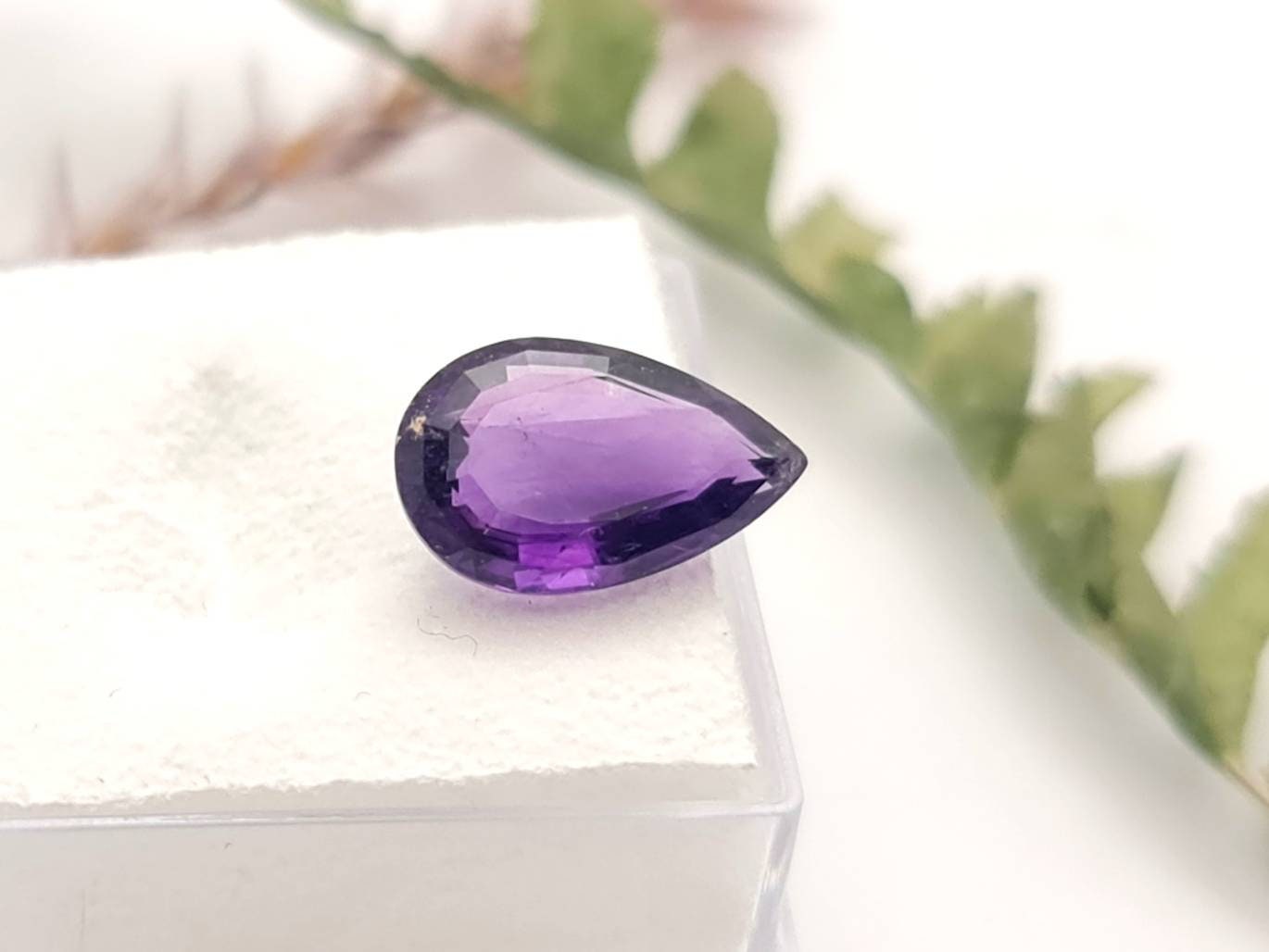 Echter facettierter Amethyst Tropfen, violett lila 13x8mm 3,42ct (Nr.812)