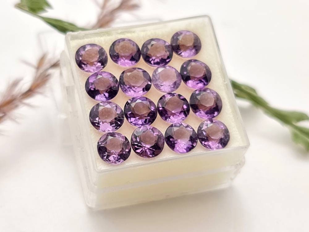 Echte facettierte Amethyst violett rund lila Lot 16 Stück 5,5mm 7,5ct (Nr.821)