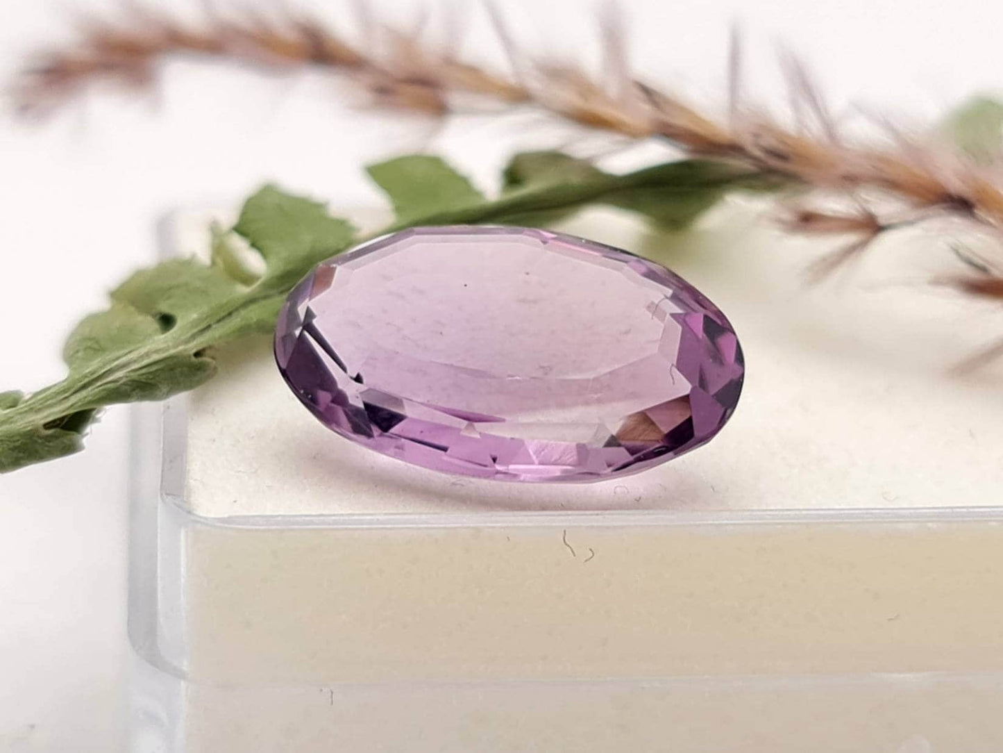 Echter facettierter Amethyst violett oval lila 17,3x11,3mm 8,98ct (Nr.826)