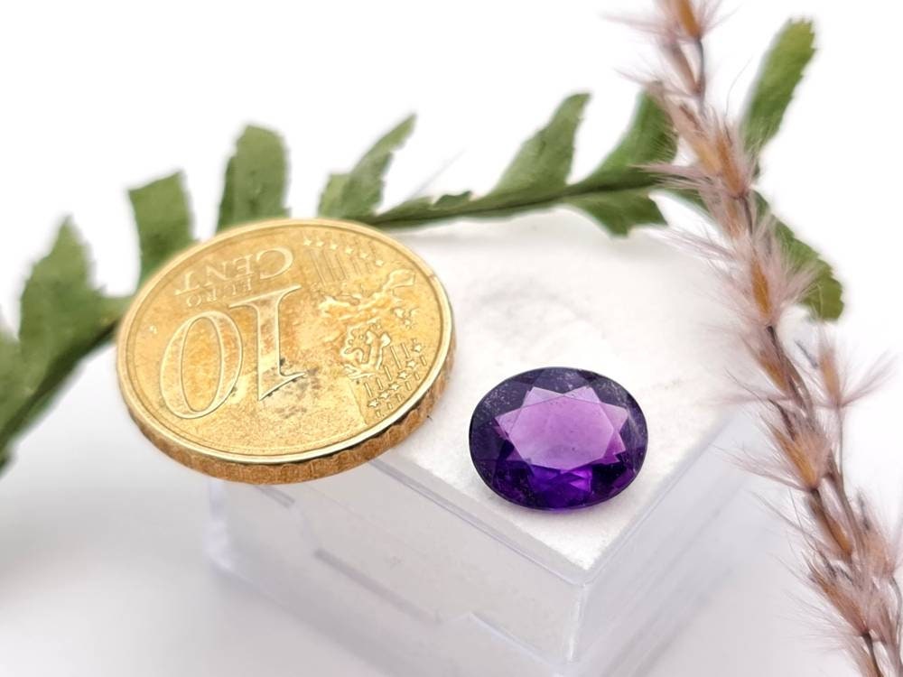 Echter facettierter Amethyst oval, violett lila 10x8mm 2,37ct (Nr.831)