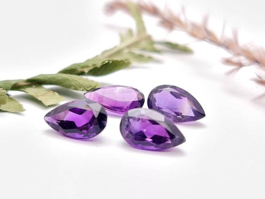 Echter facettierter Amethyst Tropfen Lot aus 4 Stück, violett lila 10x6mm 6,2ct (Nr.832)