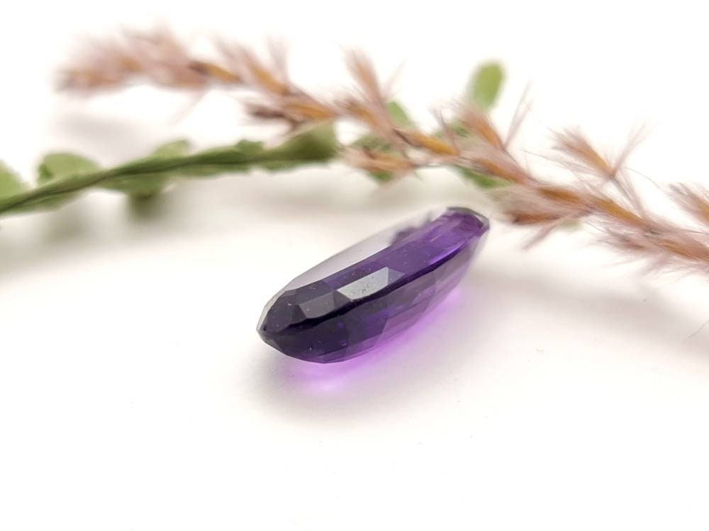 Echter facettierter Amethyst oval, violett lila 21,5x11mm 9,5ct (Nr.837)