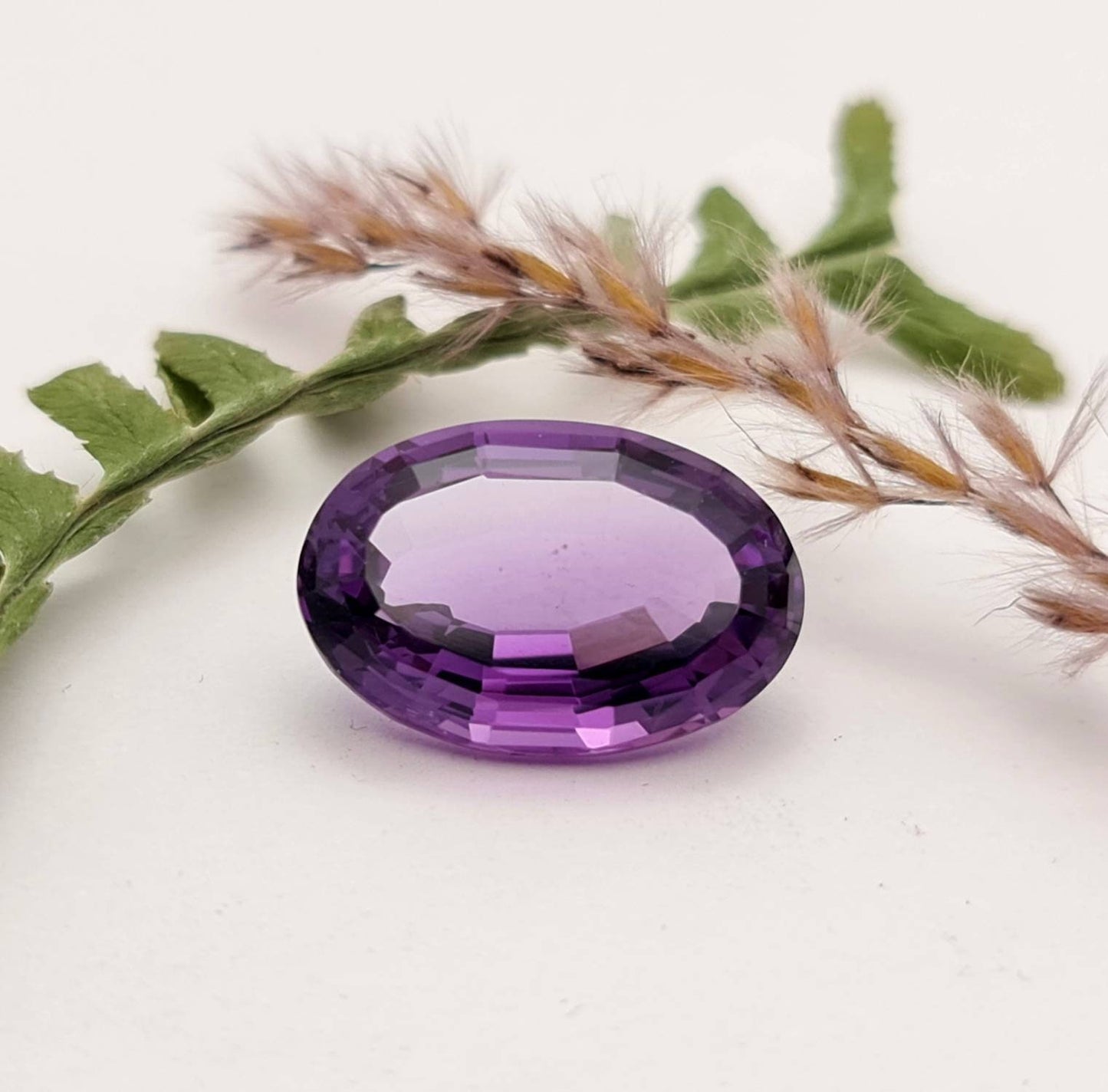 Echter facettierter Amethyst oval, violett lila 19,1x12,7mm 12,6ct (Nr.841)