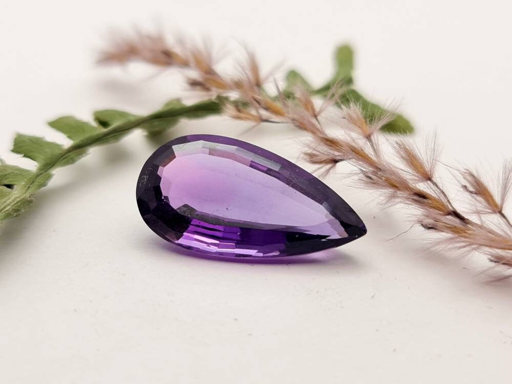 Echter facettierter Amethyst Tropfen, violett lila 23,6x12,5mm 13ct (Nr.855)