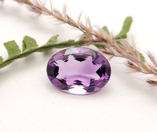 Echter facettierter Amethyst oval, violett lila 18,9x14mm 12,85ct (Nr.859)