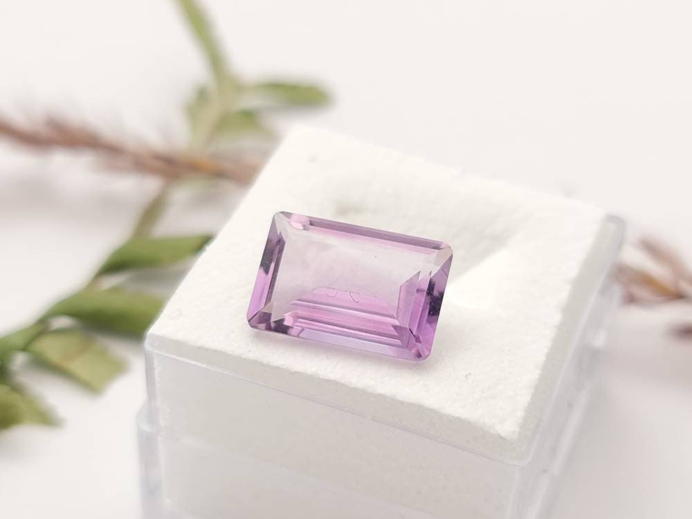 Echter facettierter Amethyst rechteck , violett lila 12,2x8,2mm 3,9ct (Nr.863)