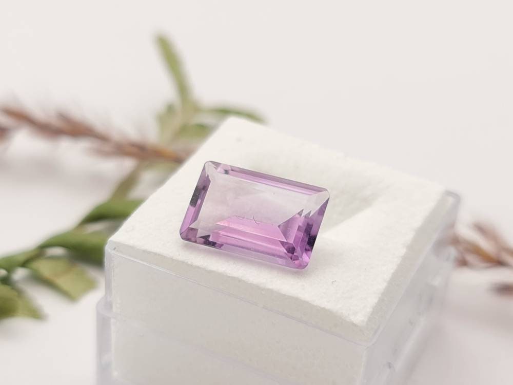 Echter facettierter Amethyst rechteck , violett lila 12,2x8,2mm 3,9ct (Nr.863)