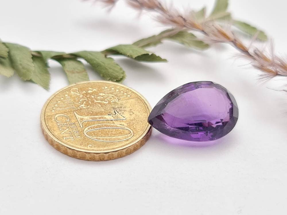 Echter facettierter Amethyst Tropfen, violett lila 16x11mm 8,6ct (Nr.866)