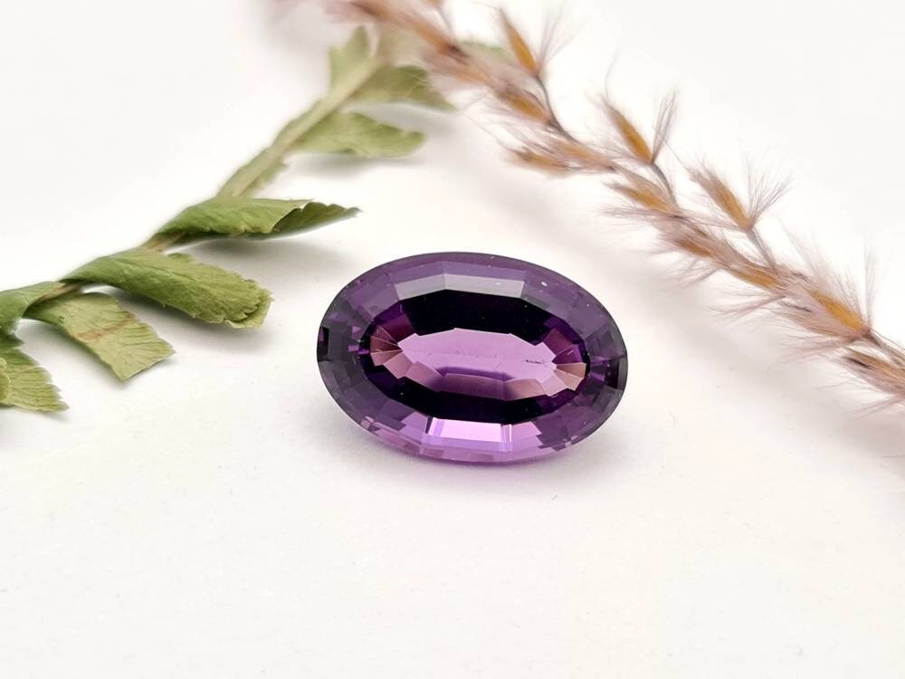 Echter facettierter Amethyst oval, violett lila 17,9x12mm 11,4ct (Nr.870)