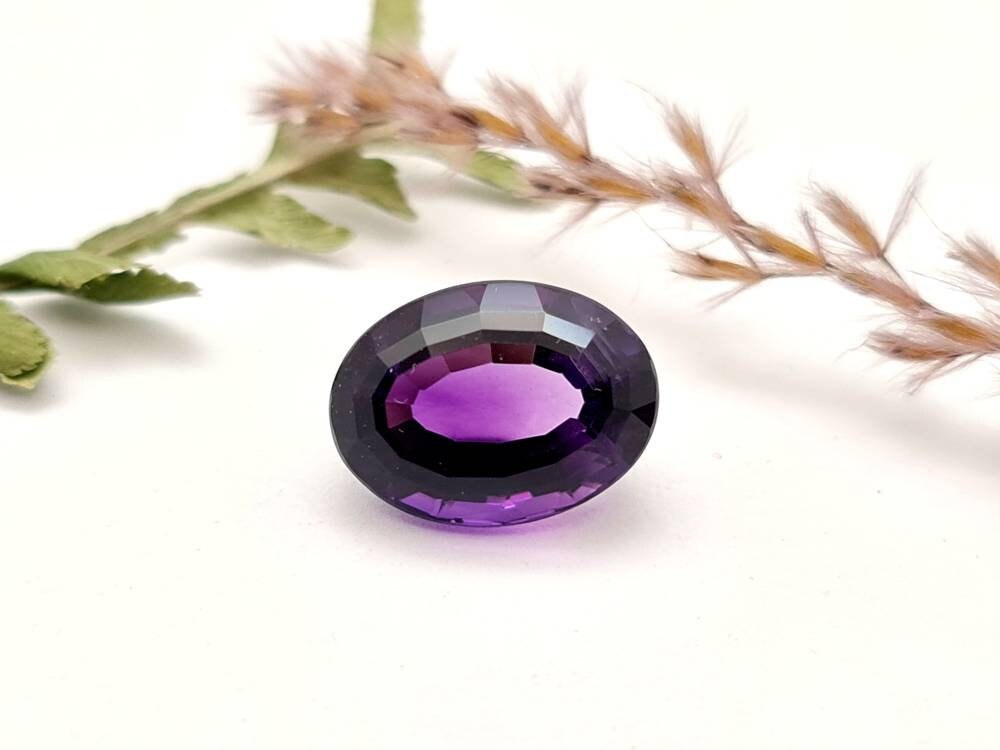 Echter facettierter Amethyst oval, violett lila 16,3x12,1mm 11,6ct (Nr.874)
