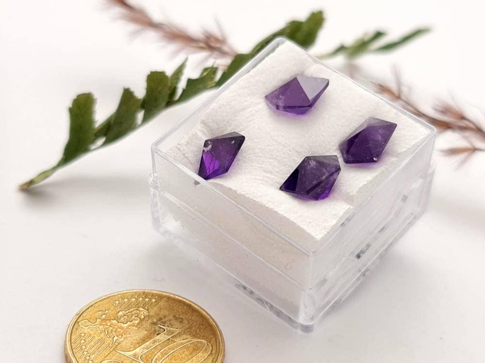 Echte facettierte Amethyst Spitzen, Lot, unregelmäßig  , violett lila 4 Stück 5,69ct (Nr.879)