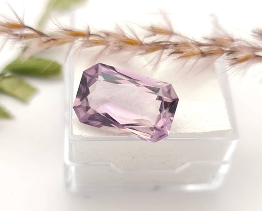 Echter facettierter Amethyst rechteck , violett lila rosa, Rose de France oktagon 14,9x9,3mm 6,5ct (Nr.886)