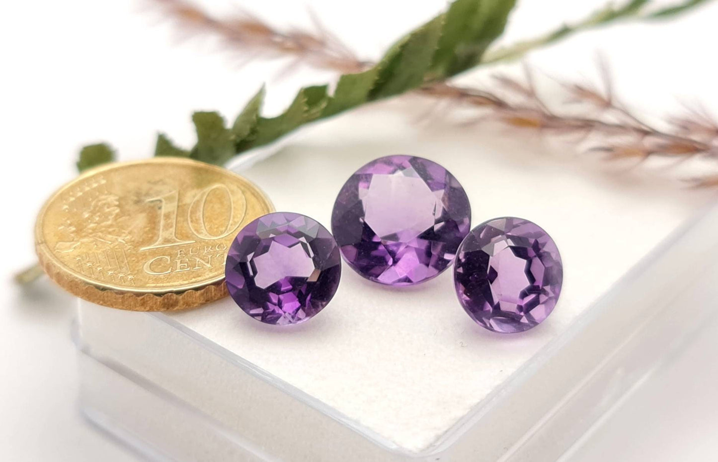 Set echte Amethyste rund facettiert 2Stück à 9mm und 1 Stück à 11mm 9,9ct (Nr.901)