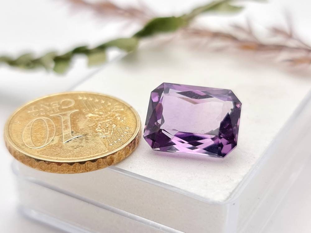 Echter facettierter Amethyst aus Brasilien Oktagon lila violett 13x9,9mm 6,9ct (Nr.908)