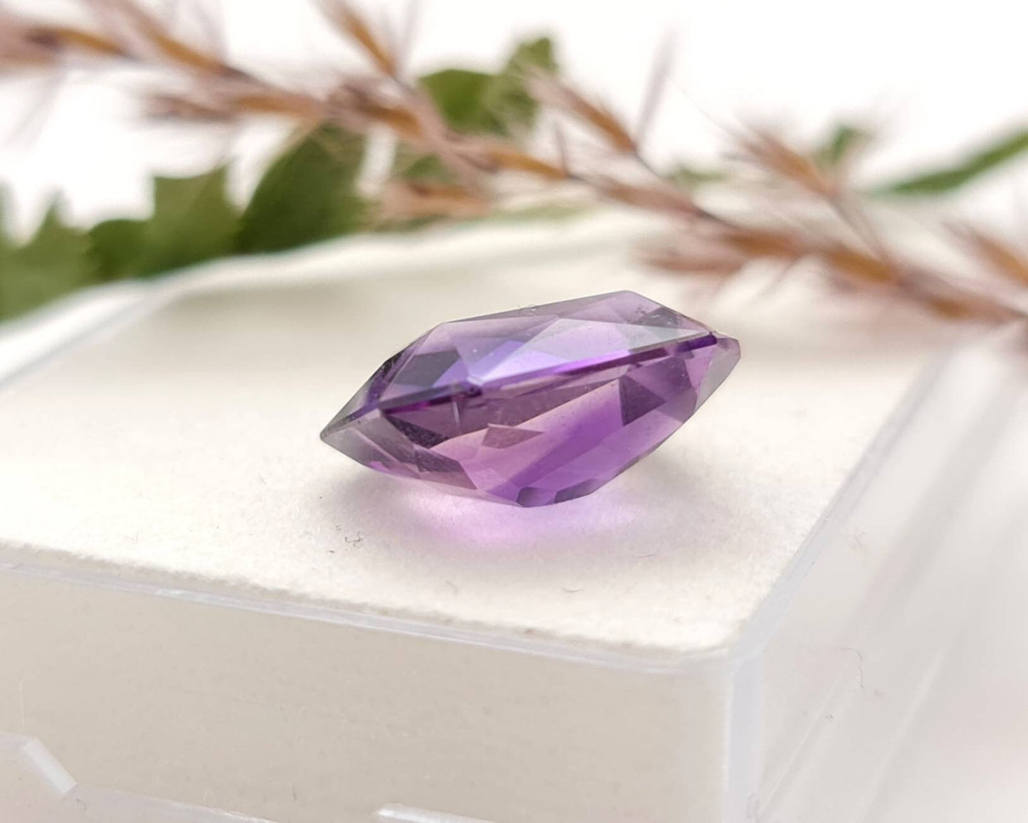 Echter violetter Amethyst, Oktagon facettiert lila 13,8x11,7mm 7,8ct (Nr.913)