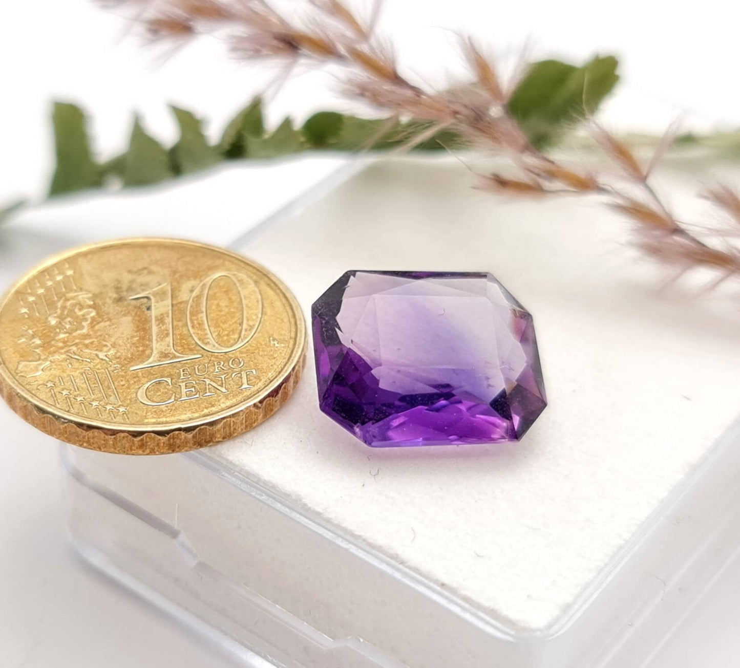 Echter violetter Amethyst, Oktagon facettiert lila 13,8x11,7mm 7,8ct (Nr.913)