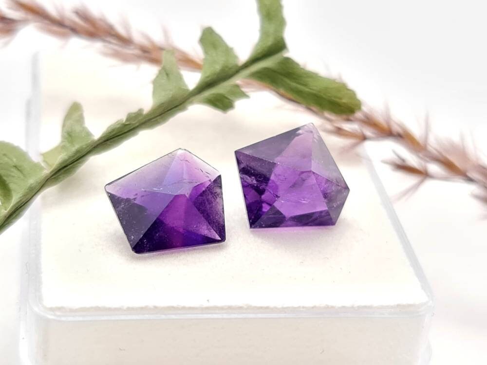 Echte facettierte Amethyst Spitzen Lot lila violett 2 Stück 7,9ct (Nr.919)