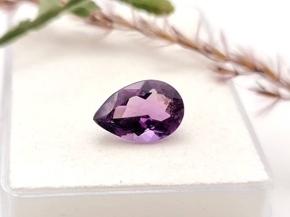 Echter facettierter Amethyst Tropfen lila violett 12,9x8,6mm 3,2ct (Nr.920)