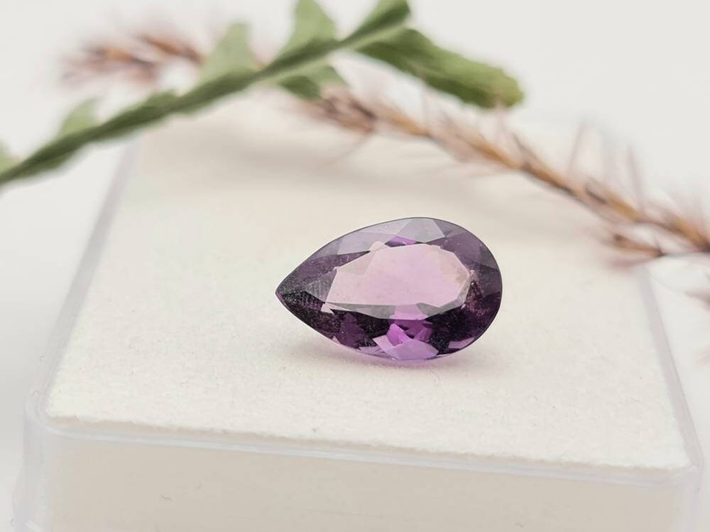 Echter facettierter Amethyst Tropfen lila violett 12,9x8,6mm 3,2ct (Nr.920)