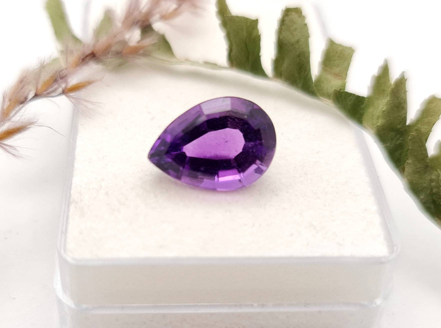 Echter facettierter Amethyst Tropfen lila violett 14,2x10,1mm 5,7ct (Nr.929)