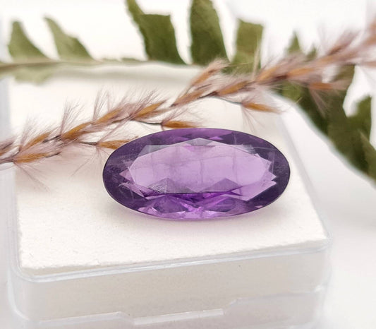 Echter violetter Amethyst oval facettiert 21x10,3mm 9,4ct (Nr.966)