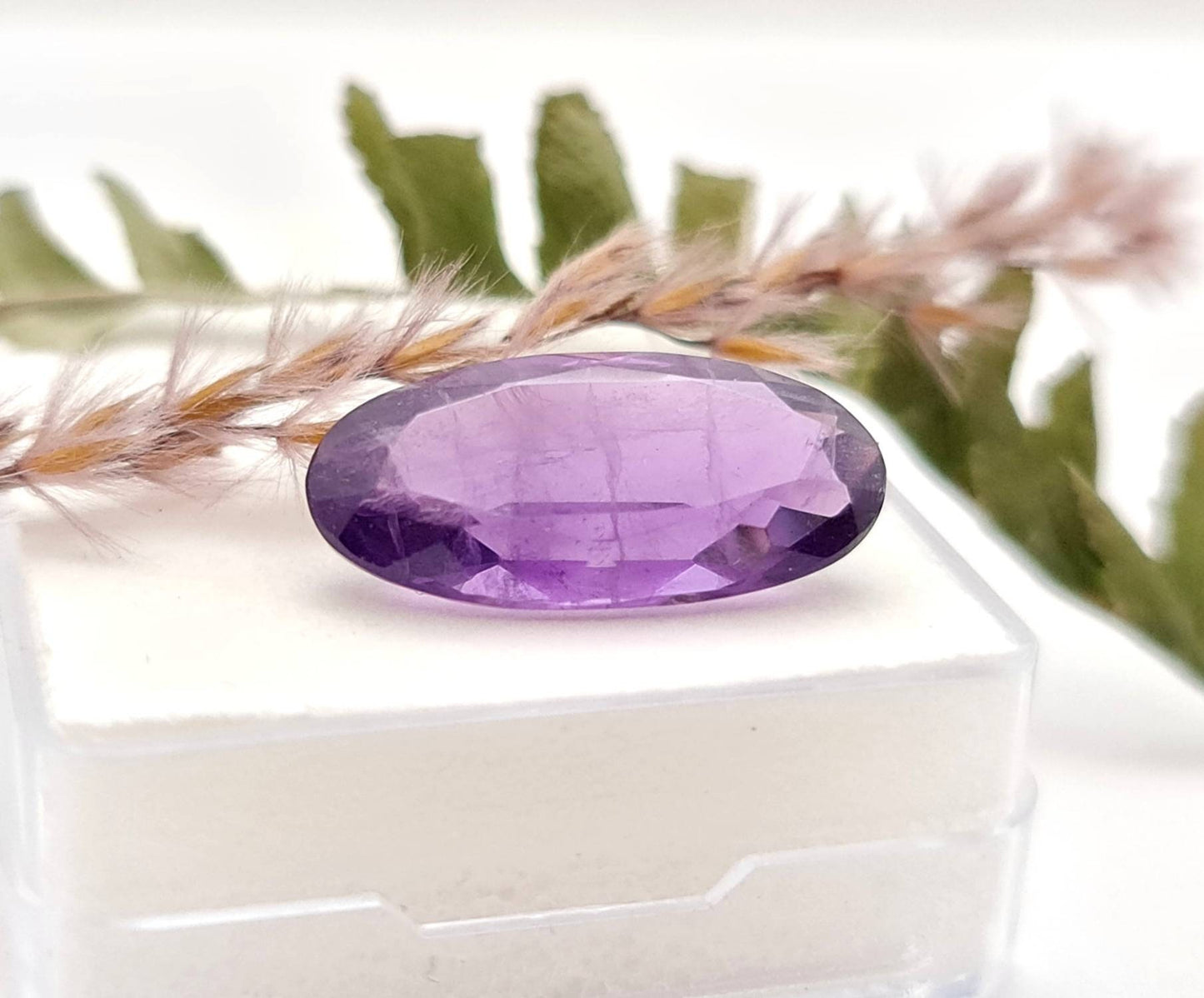 Echter violetter Amethyst oval facettiert 21x10,3mm 9,4ct (Nr.966)