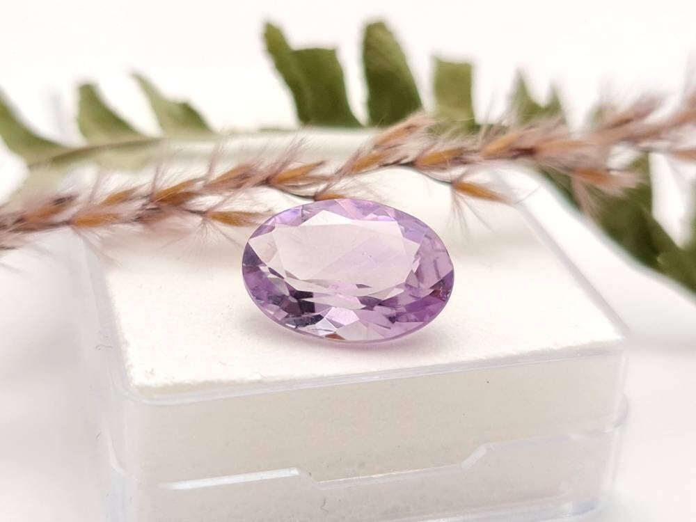 Echter violetter Amethyst oval facettiert 14,5x10,3mm 6ct (Nr.968)