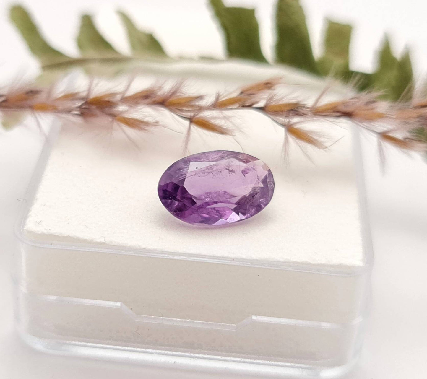 Echter violetter Amethyst oval facettiert 12x8mm 3ct (Nr.970)