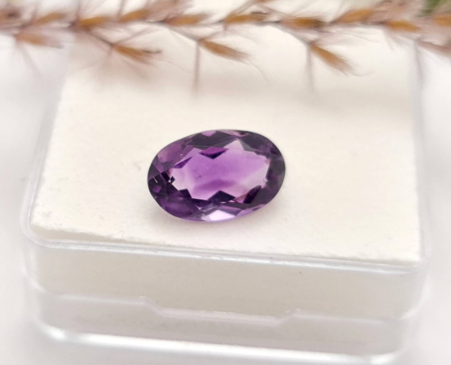 Echter violetter Amethyst oval facettiert 12,1x7,9mm 3,1ct (Nr.973)