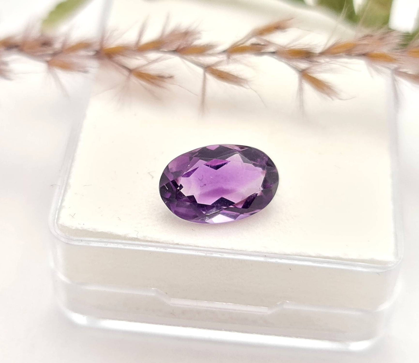 Echter violetter Amethyst oval facettiert 12,1x7,9mm 3,1ct (Nr.973)