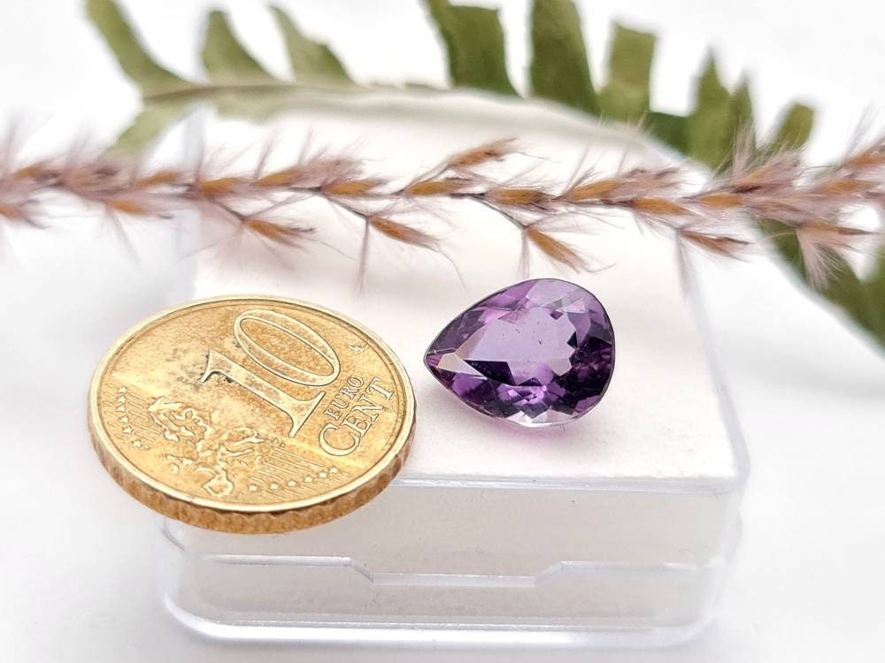 Echter violetter Amethyst Tropfen facettiert lila 12x9,2mm 4,4ct (Nr.981)