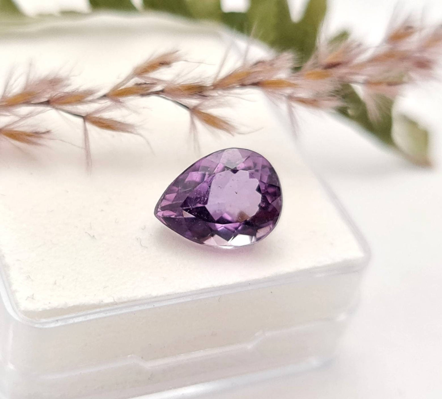 Echter violetter Amethyst Tropfen facettiert lila 12x9,2mm 4,4ct (Nr.981)