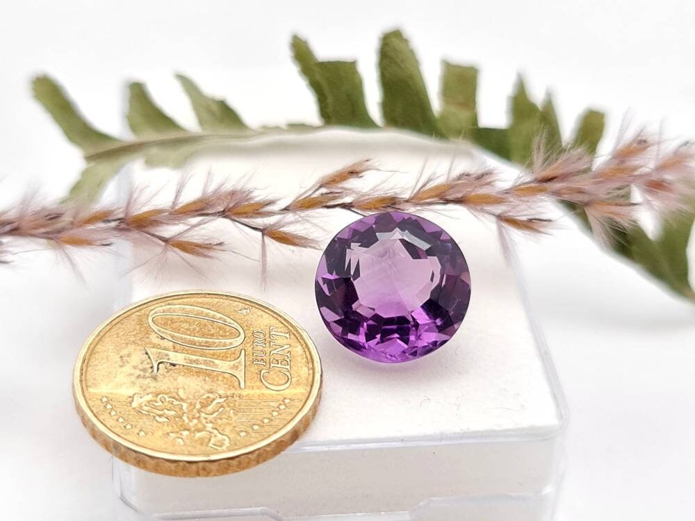 Echter violetter Amethyst rund facettiert lila 12,8mm 7,6ct (Nr.985)