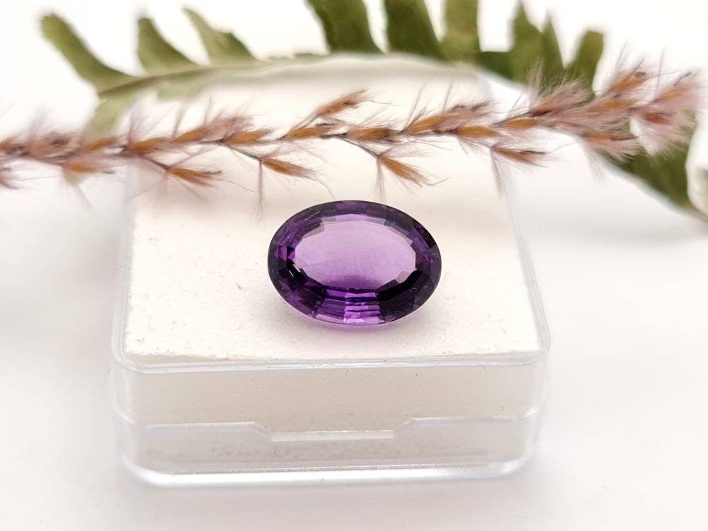 Echter violetter Amethyst oval facettiert lila 14,3x10,3mm 6,74ct (Nr.987)