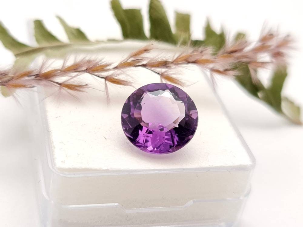 Echter violetter Amethyst rund facettiert lila 13,1mm 7,2ct (Nr.989)