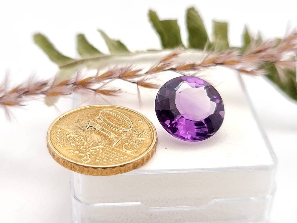 Echter violetter Amethyst rund facettiert lila 13,1mm 7,2ct (Nr.989)