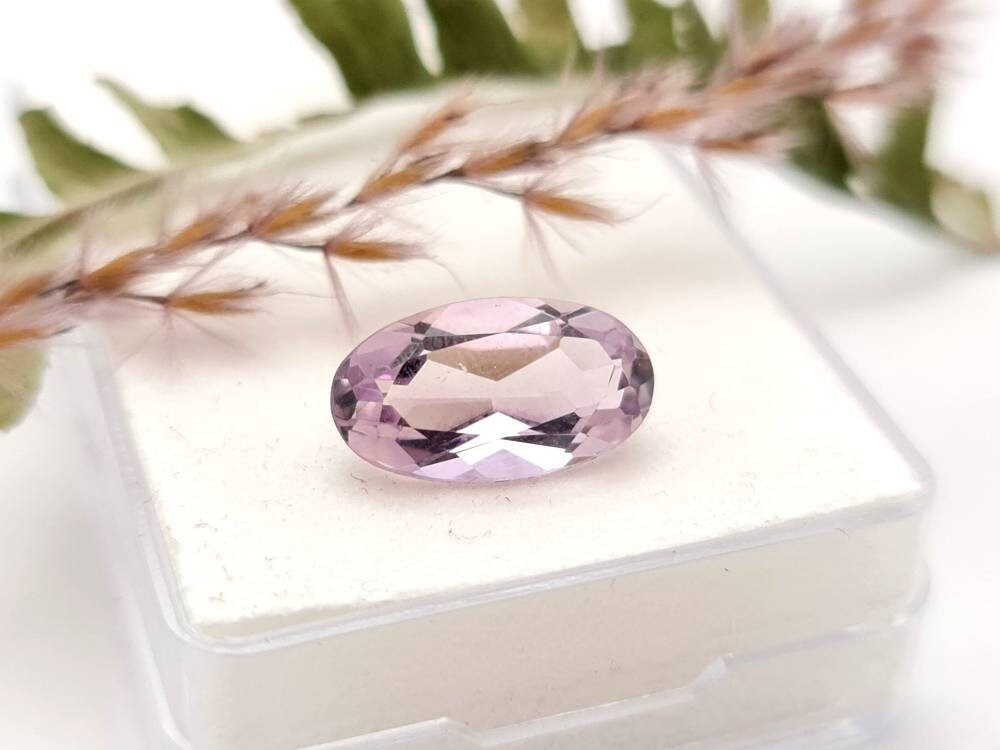 Echter violetter Amethyst oval facettiert lila 15x8,5mm 4,7ct (Nr.990)