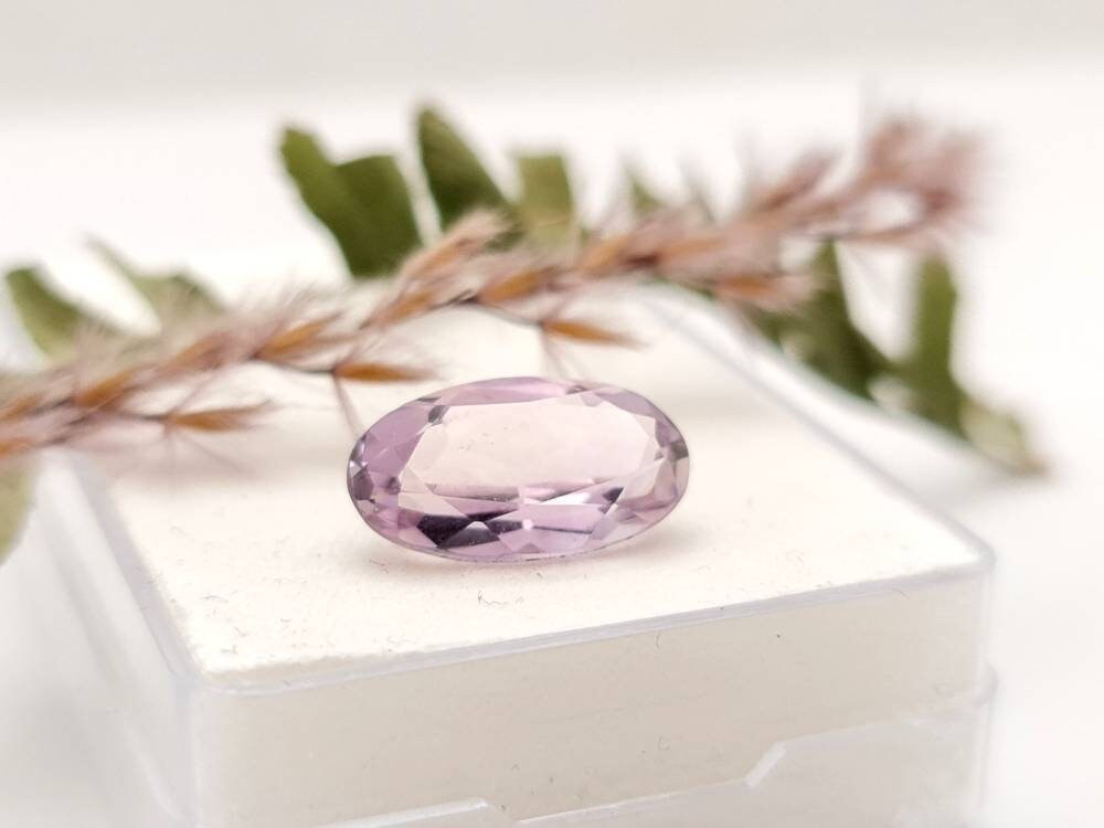 Echter violetter Amethyst oval facettiert lila 15x8,5mm 4,7ct (Nr.990)