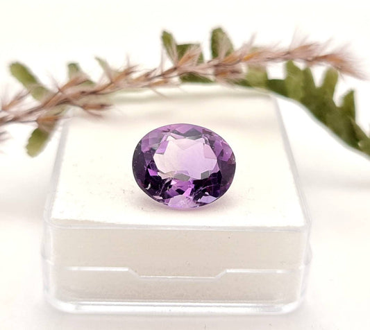 Echter violetter Amethyst oval facettiert lila 14,2x12,1mm 7,6ct (Nr.993)