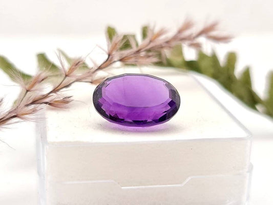 Echter violetter Amethyst oval facettiert lila 15,2x11,2mm 8,3ct (Nr.996)