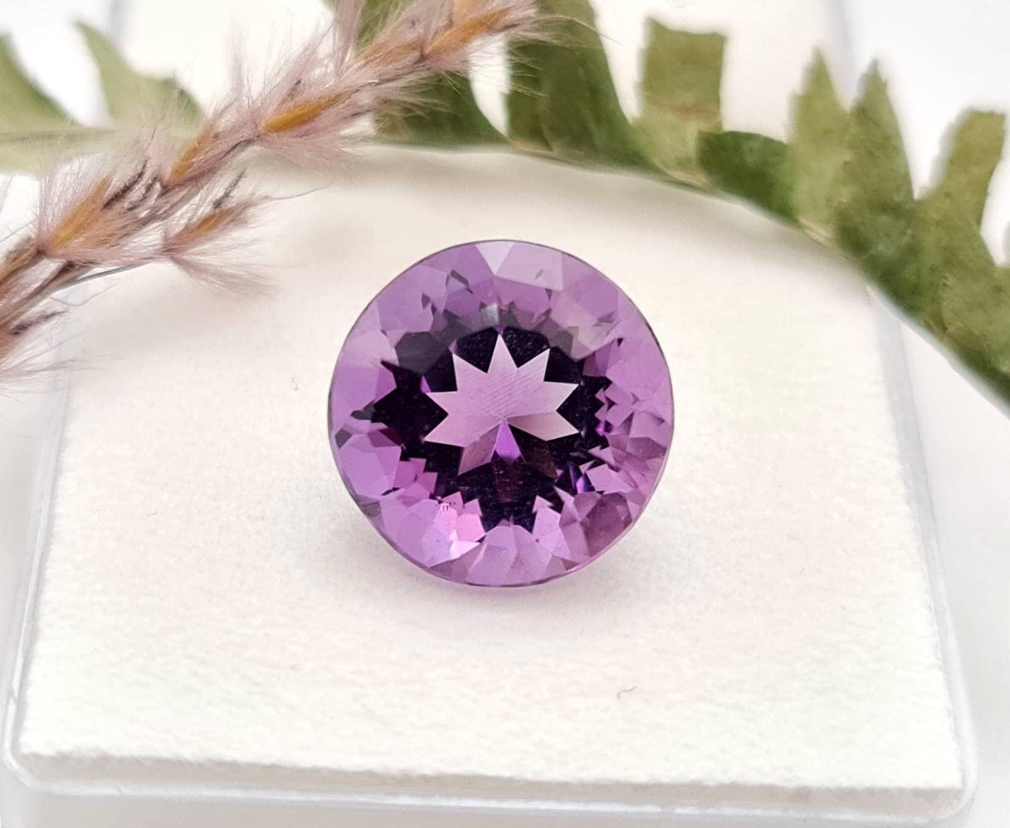 Echter violetter Amethyst rund facettiert lila 13,1mm 7,6ct (Nr.998)