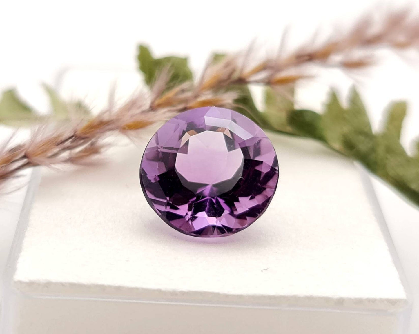 Echter violetter Amethyst rund facettiert lila 13,1mm 7,6ct (Nr.998)