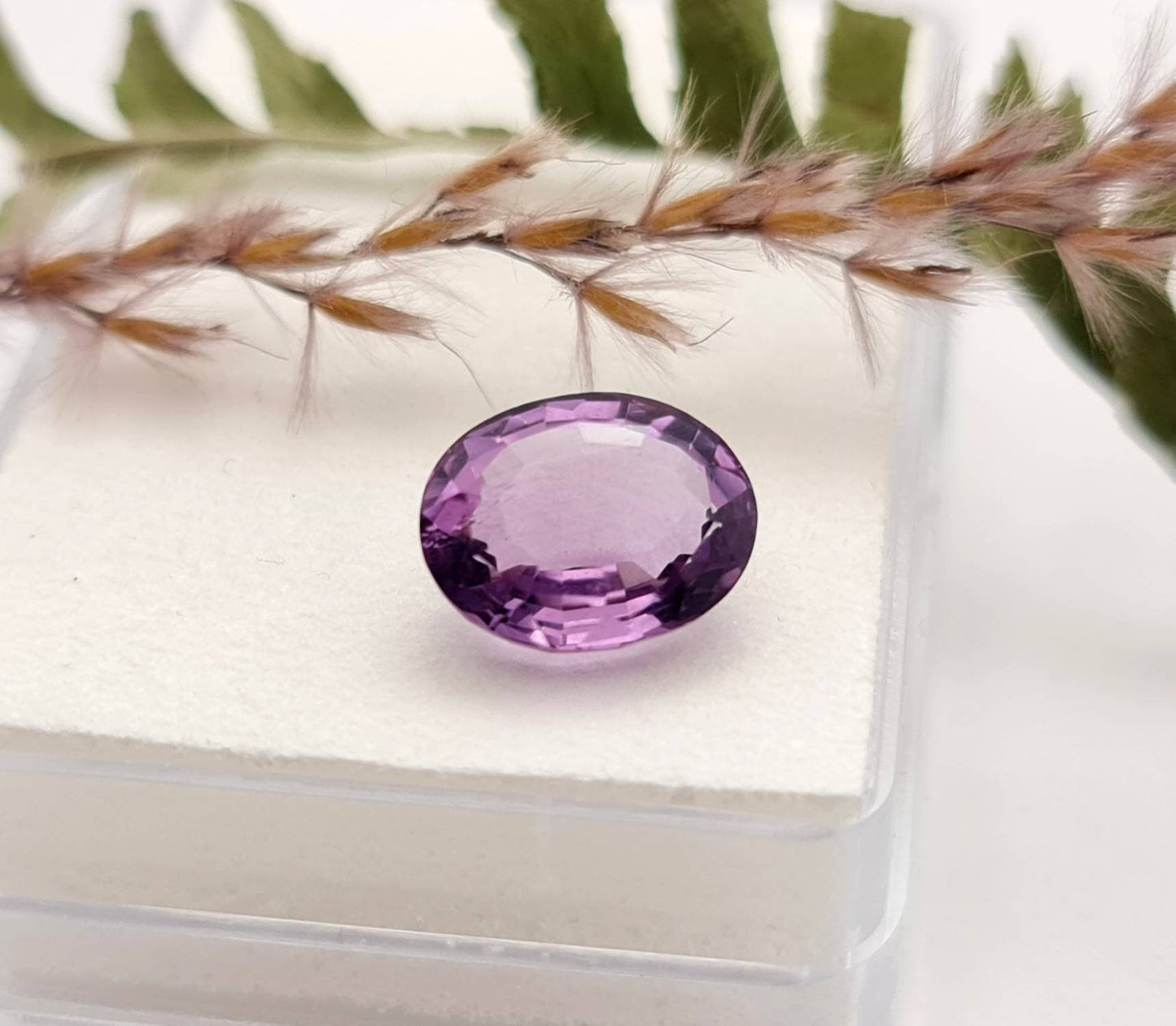 Echter violetter Amethyst oval facettiert lila 11,7x9,4mm 4,57ct (Nr.1001)