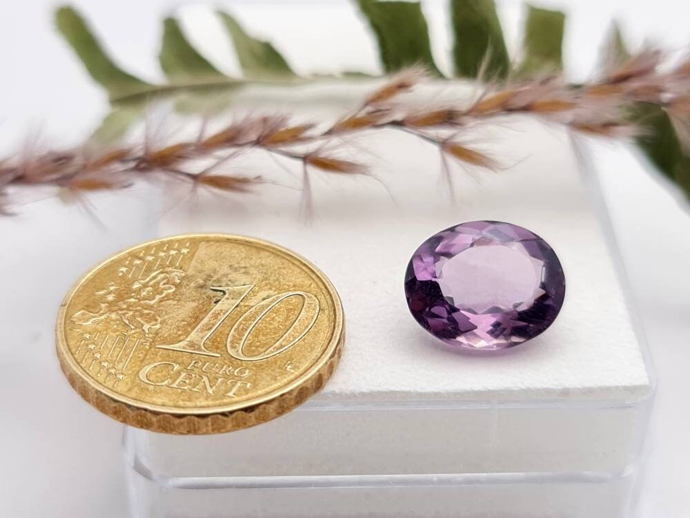 Echter violetter Amethyst oval facettiert lila 11,1x9,1mm 3,5ct (Nr.1002)