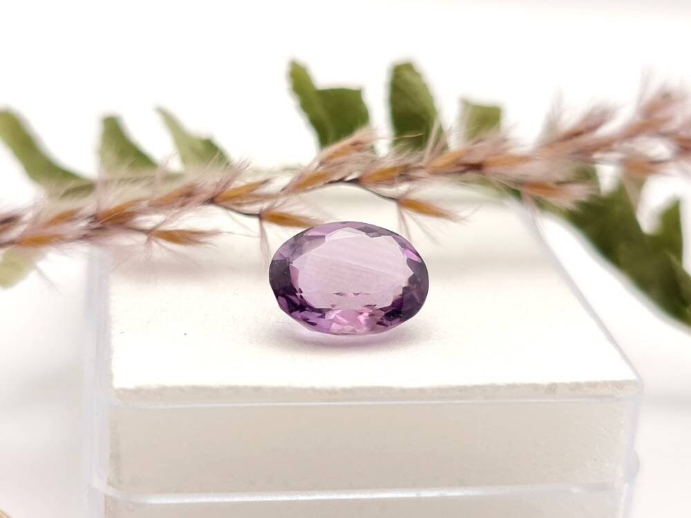 Echter violetter Amethyst oval facettiert lila 11,1x9,1mm 3,5ct (Nr.1002)